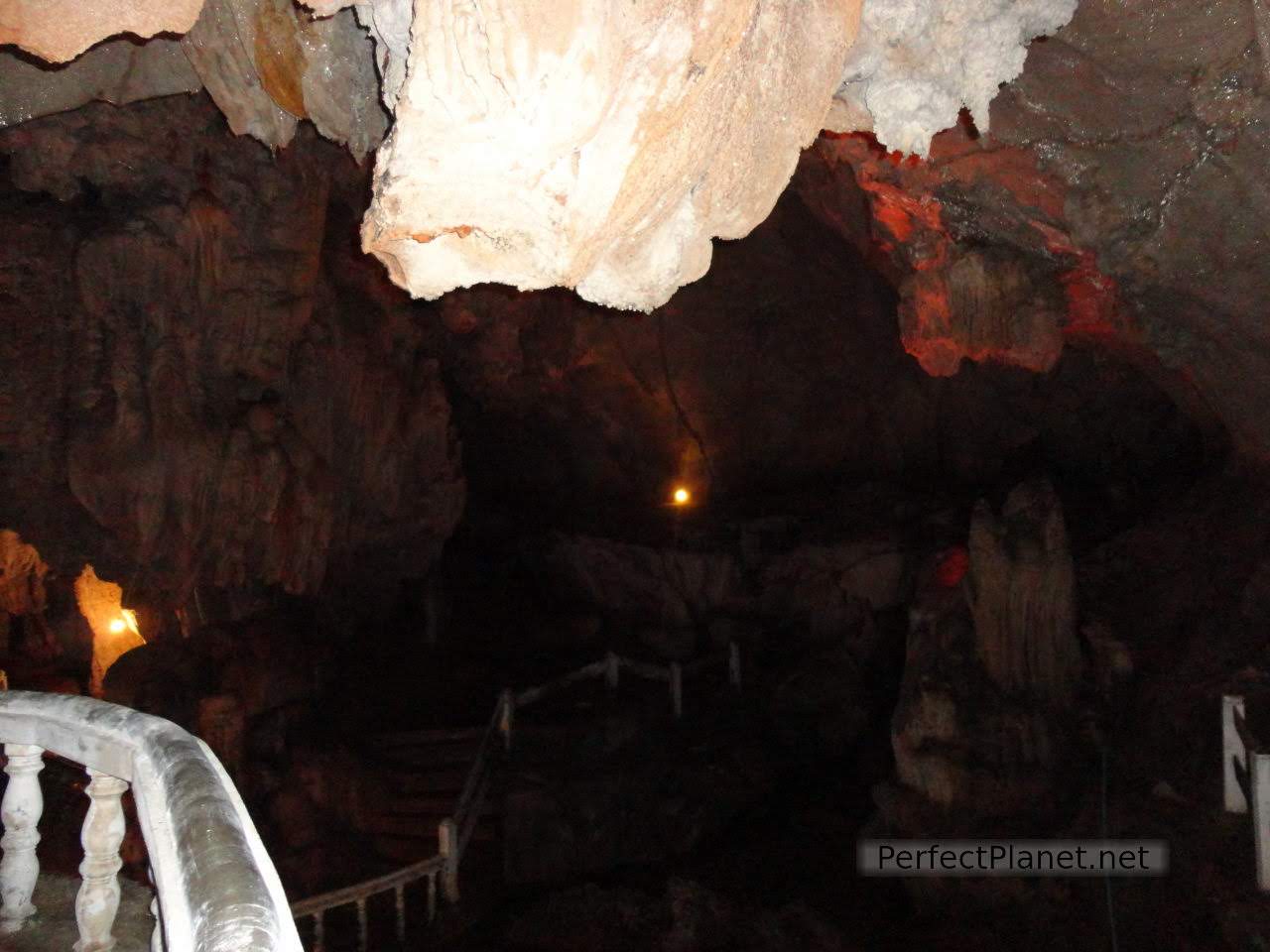 Interior Tham Jang cave